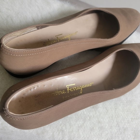Salvatore Ferragamo Tan Slip On Shoes Flats Size 8.5 Soft Suede Round Toe - Picture 3 of 11